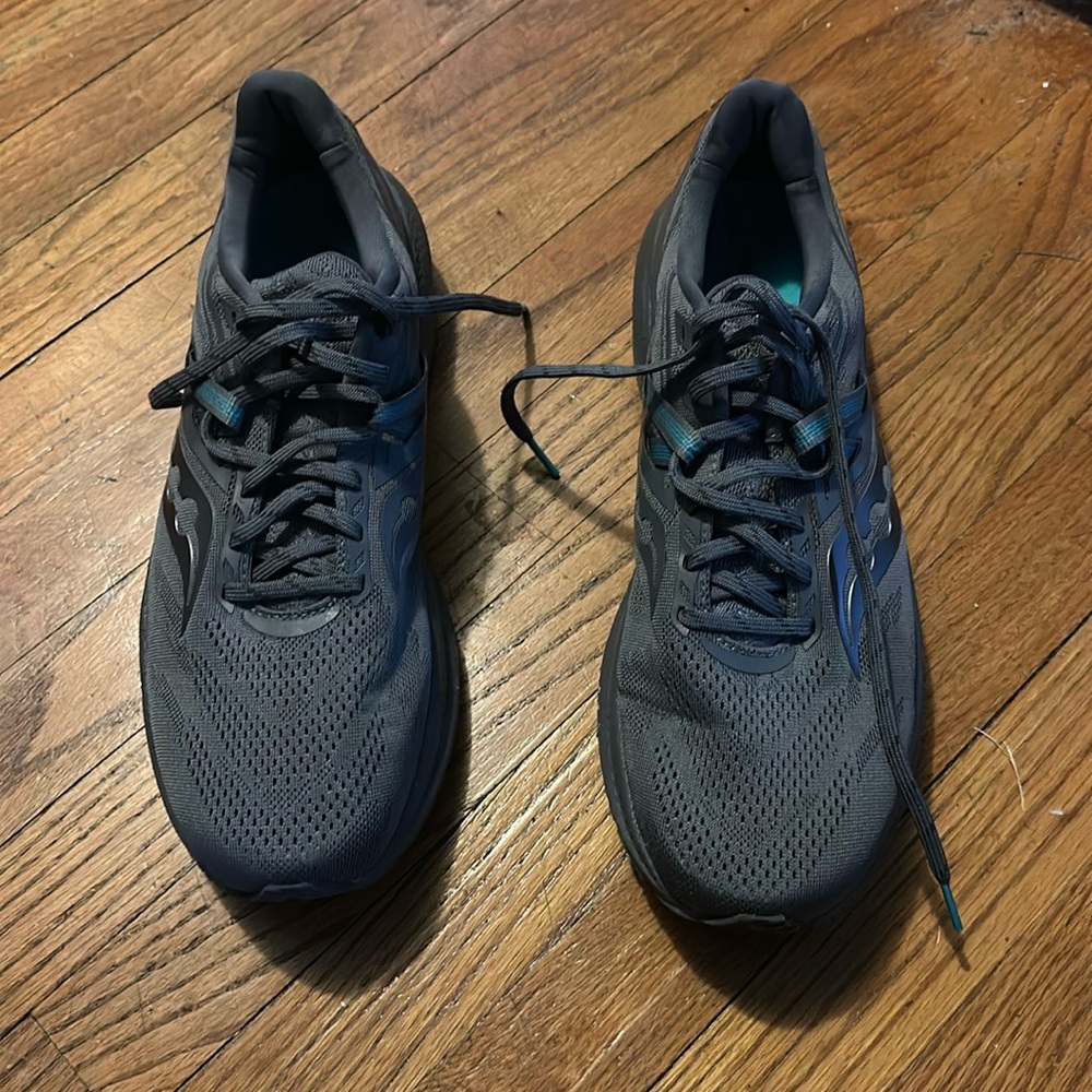Saucony Triumph 20 running shoes